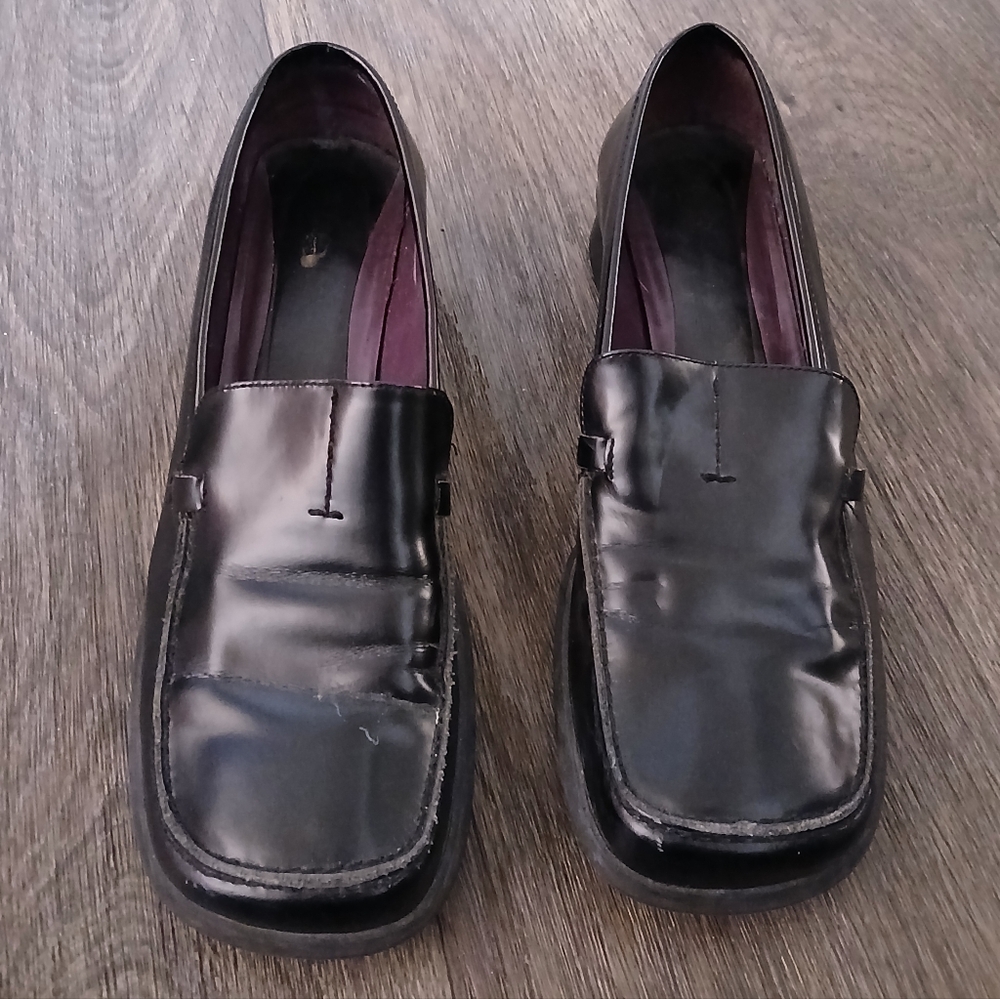 Vintage Reaction Kenneth Cole Black Leather Kadet Loafers.
